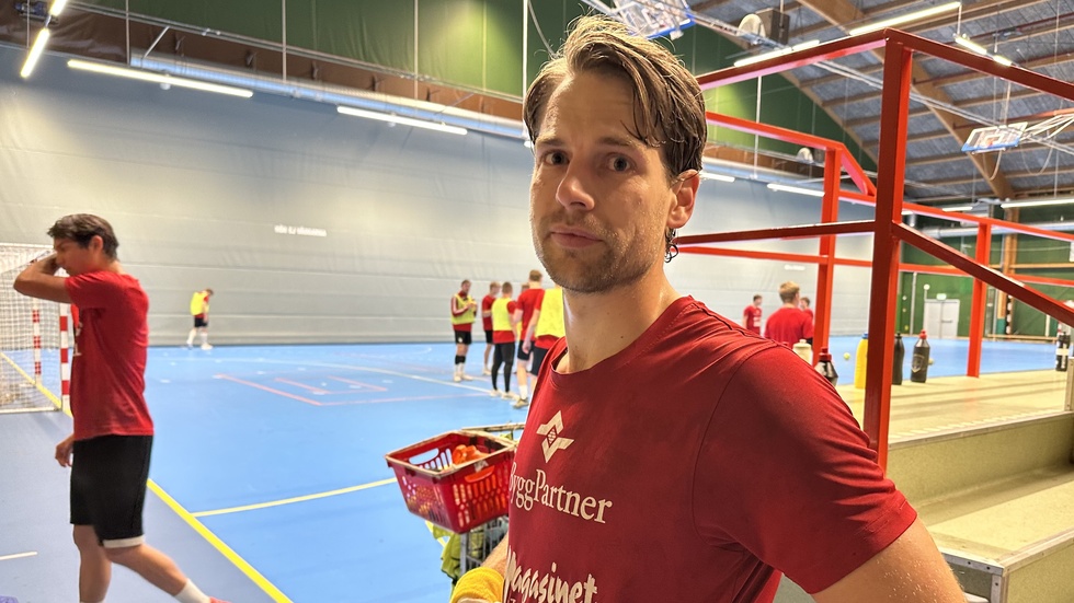 Gustav Odeheim, EHF-kaptenen som bara sköt ett par straffar senast i förlustmatchen uppe i Borlänge på grund av den odefinierbara smärtan i baksidan av vänster knä. Nu hoppas han på spel mot Uppsala HK på lördag 16.00, en match som livesänds på eposten.se.