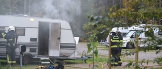 Kraftig rökutveckling från husvagn på campingplats utanför Nyköping