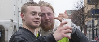 En outsider dök upp på torget i Katrineholm