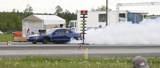 Bullerviten hotar dragracingarrangör