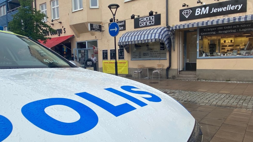 "Det går inte att bevisa vem eller vilka som har begått gärningen", skriver åklagaren i sitt beslut att lägga ner förundersökningen av det grova rånet den 7 juli. Ingen person kom till skada.