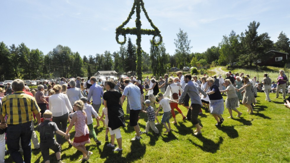 Traditionen med midsommarafton vid Ullevi hembygdsgård fortsätter. Arkivbild från firandet 2012.