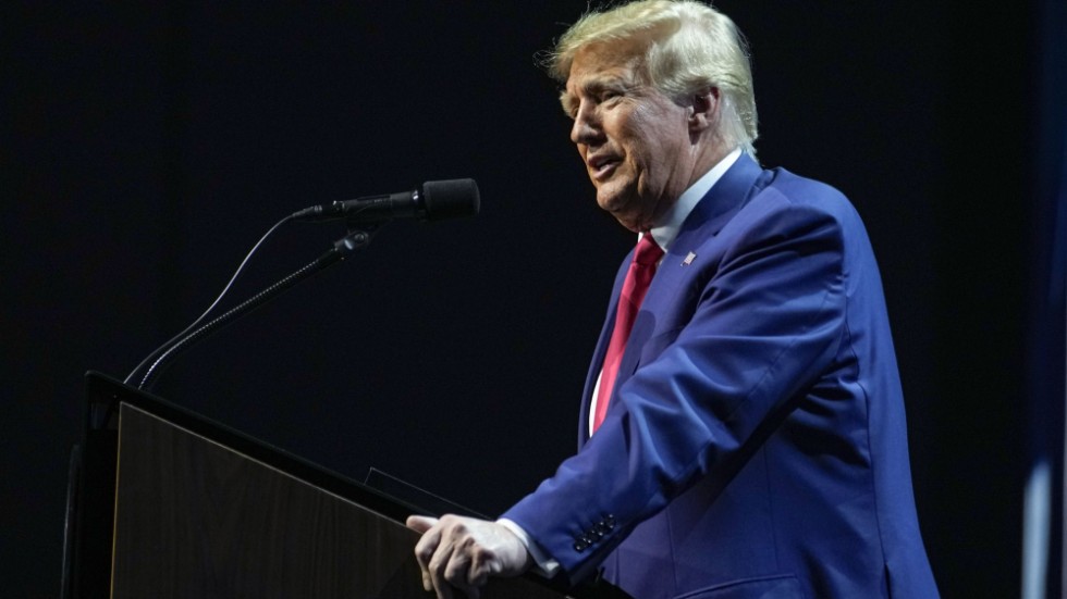 På tisdagen börjar juryurvalet i ett förtalsmål mot USA:s tidigare president Donald Trump.