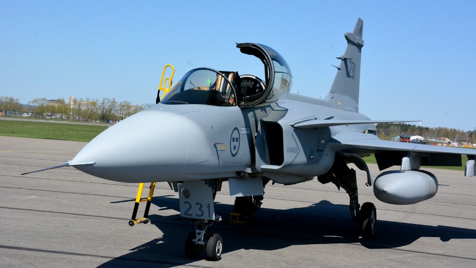 Ett stridsflygplan Jas Gripen tvingades nödlanda på F 16 i Uppsala på tisdagen. Genrebild. 