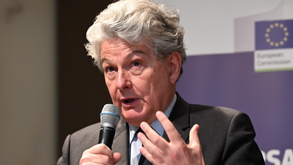EU:s kommissionär med ansvar för den inre marknaden, Thierry Breton, vill använda ekonomiska morötter för att få fart på vapenindustrins produktion i EU.