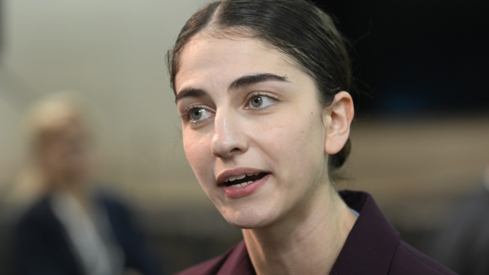 Sveriges klimat- och miljöminister Romina Pourmokhtari (L) säger att regeringen bedriver en väldigt ambitiös klimatpolitik. Arkivbild.