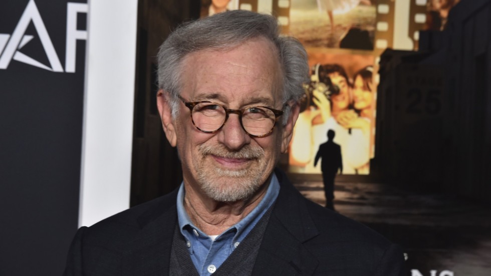 Regiveteranen Steven Spielberg beklagar att hans film "Hajen" gav en så mörk bild av den vita hajen att den blev lovligt byte för sportfiskarna. Arkivbild.