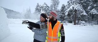 Här byggs snögrottorna – över 700 kvadratmeter täcks av snö • Tyska studenter designar: "Det är verkligen annorlunda"