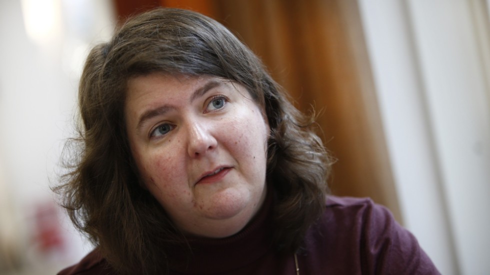 Kaisa Karro (S), regionråd i opposition är orolig för att äldre drabbas när Östgötatrafiken höjer priserna.