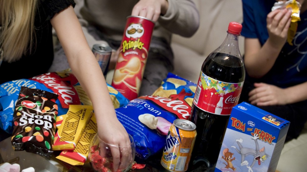 Osund. Det är varken “samhällets” eller influencers fel att barn är överviktiga. Ansvaret vilar på deras föräldrar.