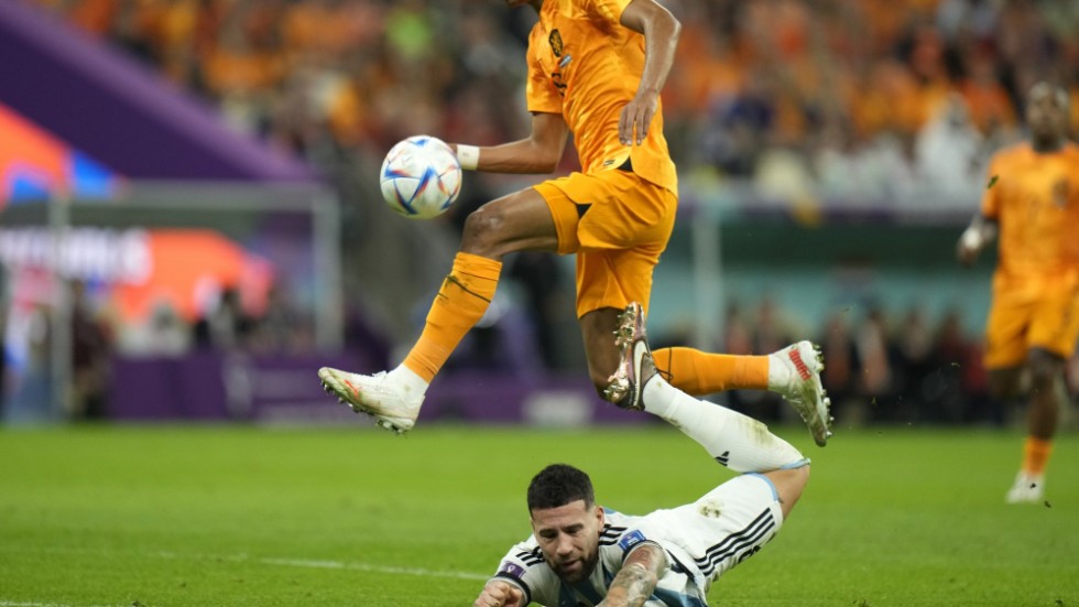 Cody Gakpo, med bollen, imponerade under VM och är klar för Liverpool. Arkivbild.