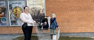 Gamlebybor om köpcentret: "Det kanske var räddningen för byn" • Barn stod i blomkrukor • Han förlängde öppettiderna och minns sammanhållningen