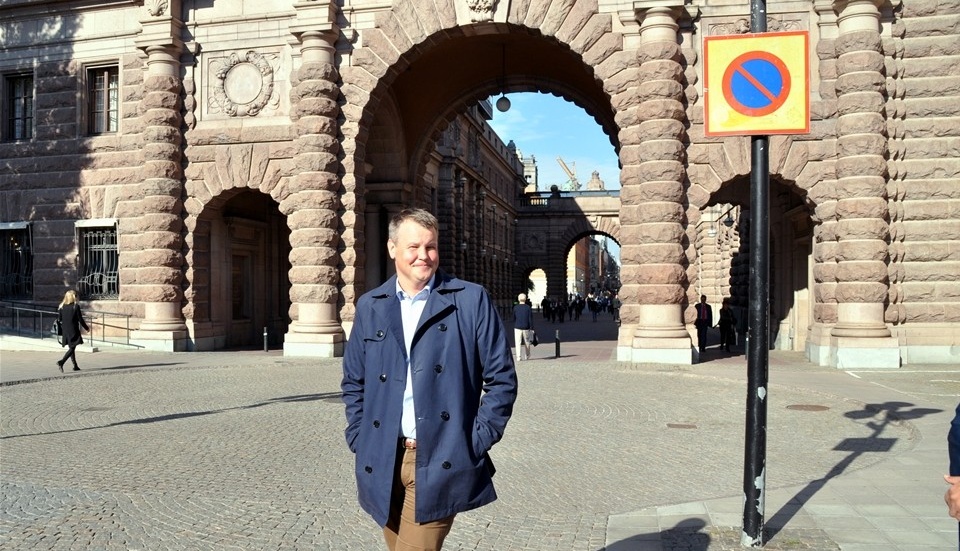 Johan Löfstrand håller humöret upp trots utmaningarna. Foto: Tommy Pettersson