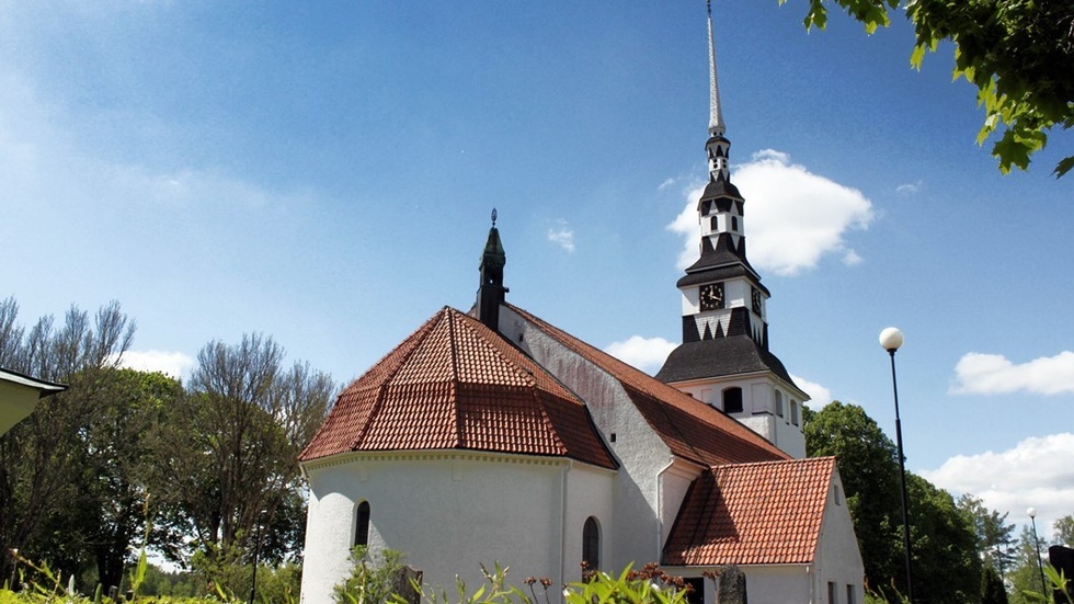 Ingatorps kyrka får bidrag för att måla om fönster och portar men också för att tjära tornspiran.