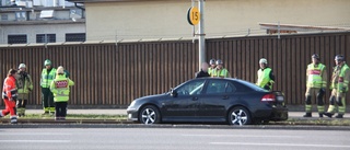 Lastbil och personbil krockade vid hamnen