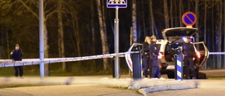 Tio åtalas för mord, granatattack och utpressning