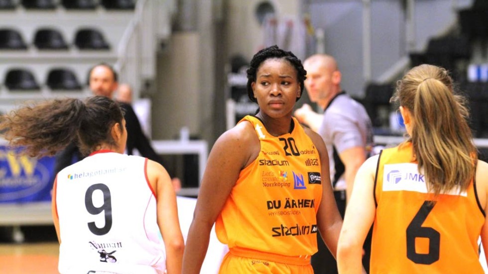 Åker hem. Shanity James har gjort sin sista match i Dolphins för den här gången.