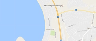 Stenkastningen i Motala fortsätter