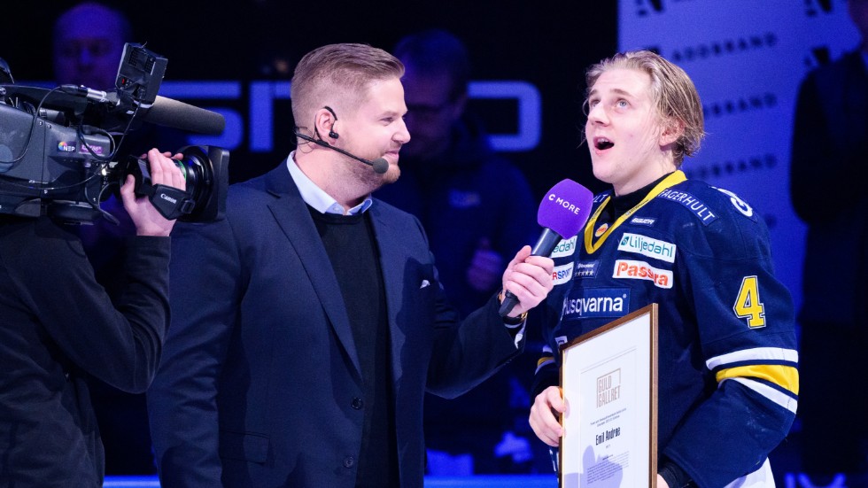 Innan nedsläpp tog Andrae emot priset som Hockeyallsvenskans bäste juniorspelare.