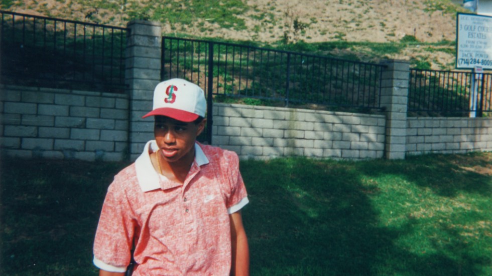 Tiger Woods blev på 1990-talet den förste svarta mannen att dominera den totalvita sporten golf. Han rankas än i dag som en av världens bästa golfspelare.
