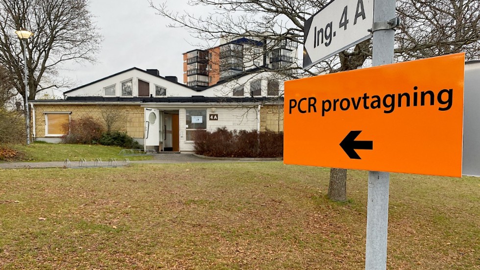 Flera personer uppger att deras bokade tider vid PCR-provtagningen försvunnit men vid regionens provtagningsenhet känner man inte till problemet.