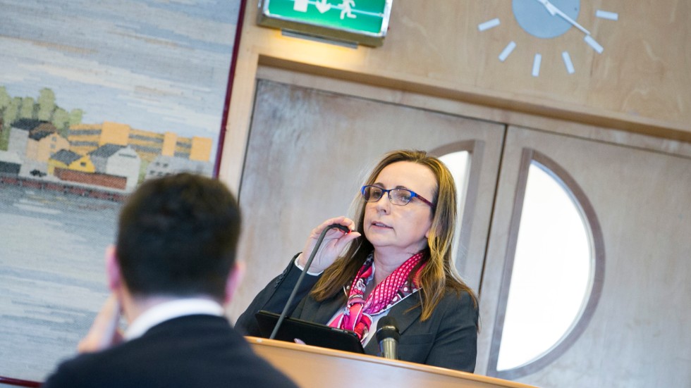 Sana Suljanovic (M) är 2:e vice ordförande för barn- och utbildningsnämnden. Nu föreslår kommunstaben att dessa uppdrag inte längre ska arvoderas.