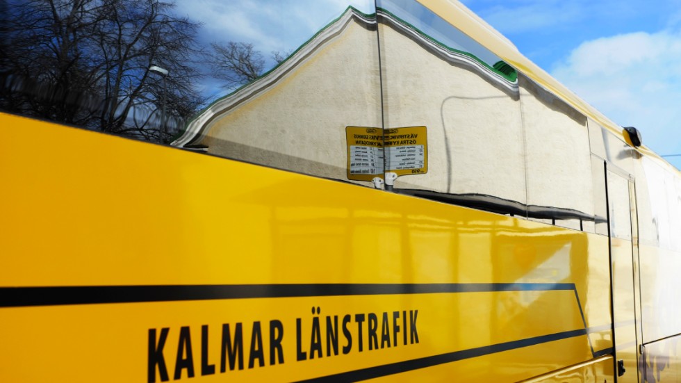 Flera skolbarn fick inte plats på bussen på tisdagsmorgonen. En extrabuss hade startat vid fel hållplats.