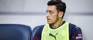 Besviken Özil utanför Premier League-truppen