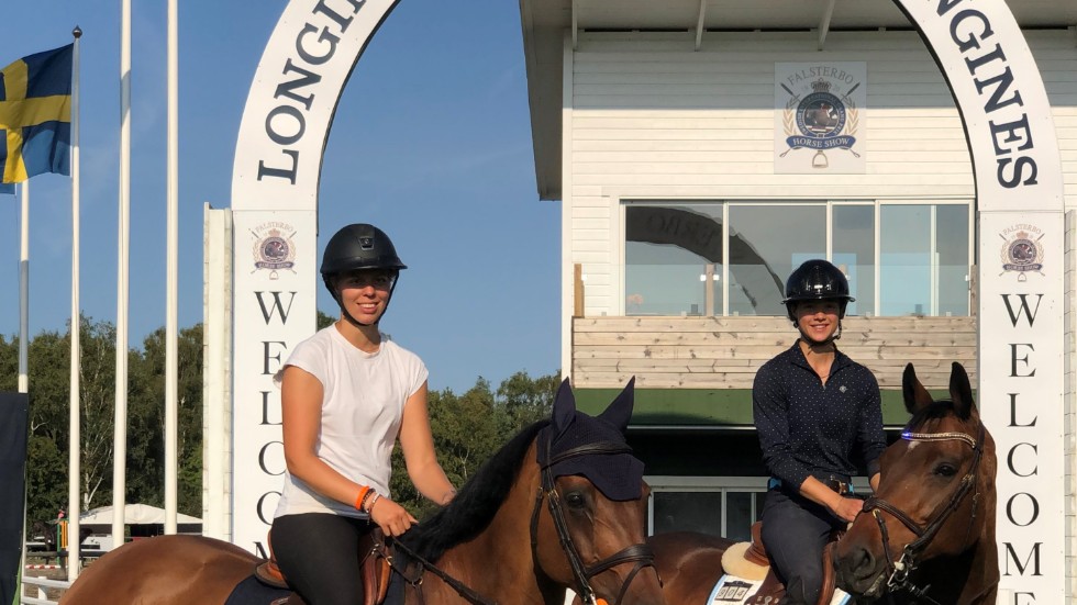 Wilma Marklund med hästen Carlogero och Fanny Blanck med hästen Luxus L har skaffat sig fina slaglägen inför fredagens tävling i Young Riders SM i Falsterbo.