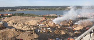 De fortsätter kämpa mot den stora branden