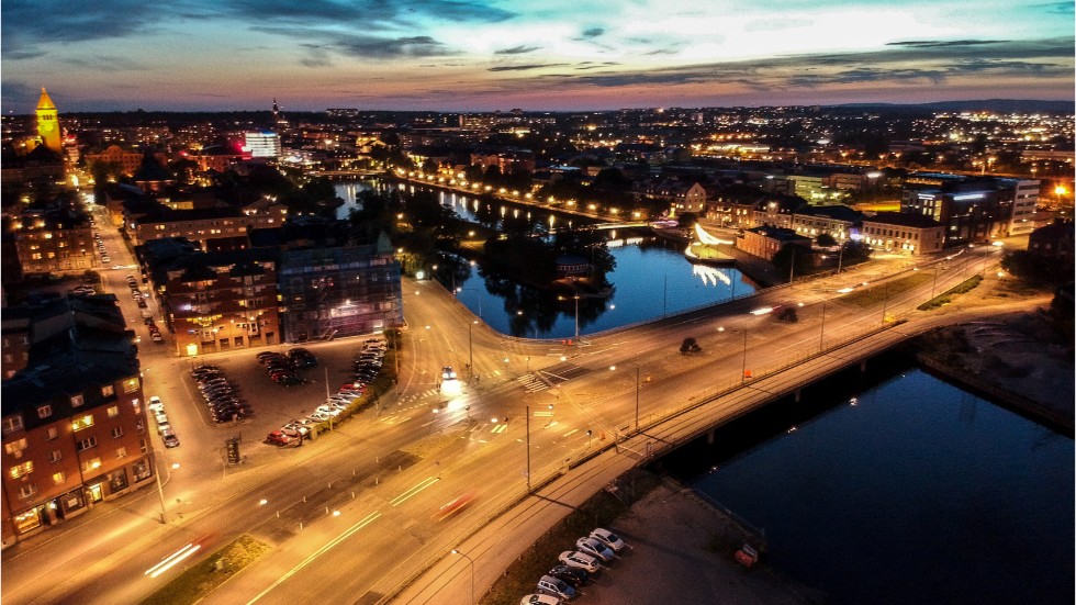 Ett flygplan kommer att flyga över Norrköping, Söderköping och Åby natten till fredag på uppdrag av Eon.