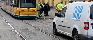 Förarlös bil kolliderade med spårvagn