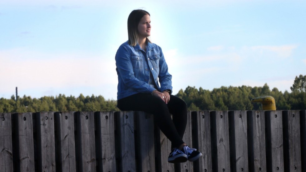 Zsofia Jokai Szilagyi följer pågående hockey-VM med stor spänning. Egentligen borde hon själv varit med och spelat, men en nackskada satte stopp för centerforwardens karriär. (Arkivbild)