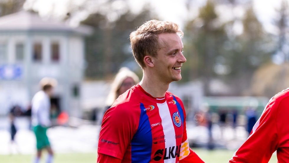 "Vi gjorde en spelmässigt bra match, hade åtminstone två eller tre sådana där chanser som man normalt gör mål på tio av tio gånger, och förtjänade verkligen tre poäng", säger Tobias Stridsman – som skadade sitt ena knä tidigare under säsongen – och fick ta över som tränare efter Alex Naylor.