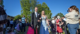 Festfina studenter firade vid året sista bal 