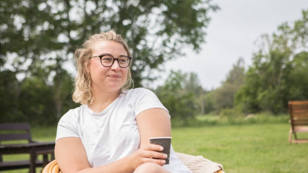 Linda Holmström är 23 år gammal och växte upp i Visby.