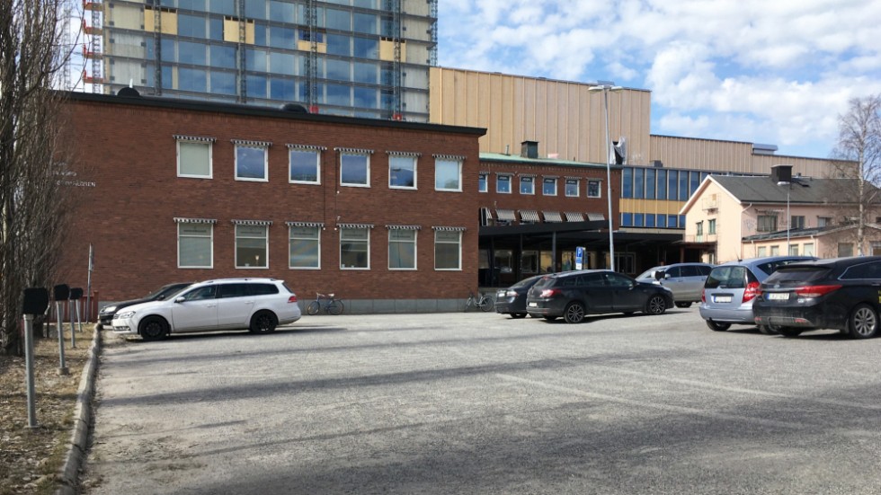 Bakom gamla posten där Diös ska bygga. 