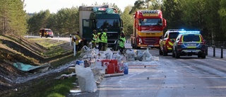 Färg läckte ut efter lastbilskrock