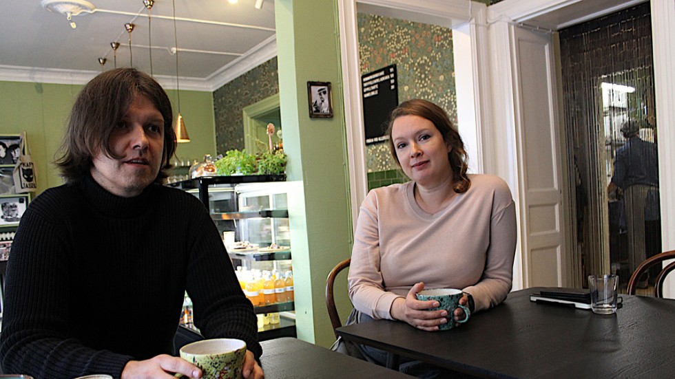 Tomas Kubowicz och Sanna Eriksson som startat Kafé Tassen på Skolgatan i Norrköping har inspirerats av favoritkaféer i London och Berlin.