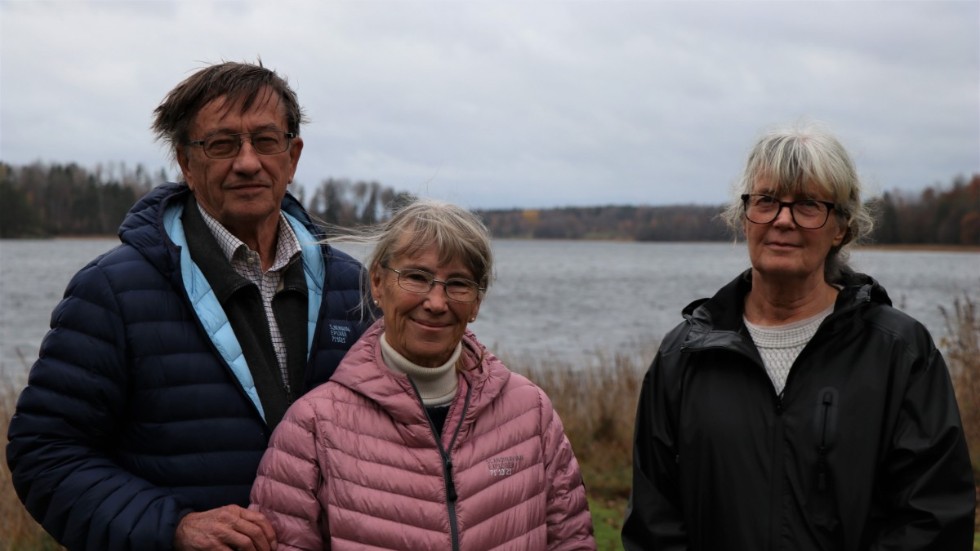 Regnborna Lars Dahl, Bia Dahl och Christina Lunqvist vill skydda sitt område från vindkraftverk. 