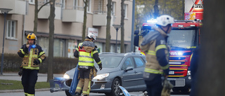 Stort pådrag efter krock på Västergatan – missade väjningsplikt