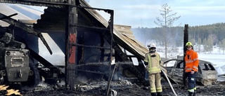 Garage totalförstört i brand  