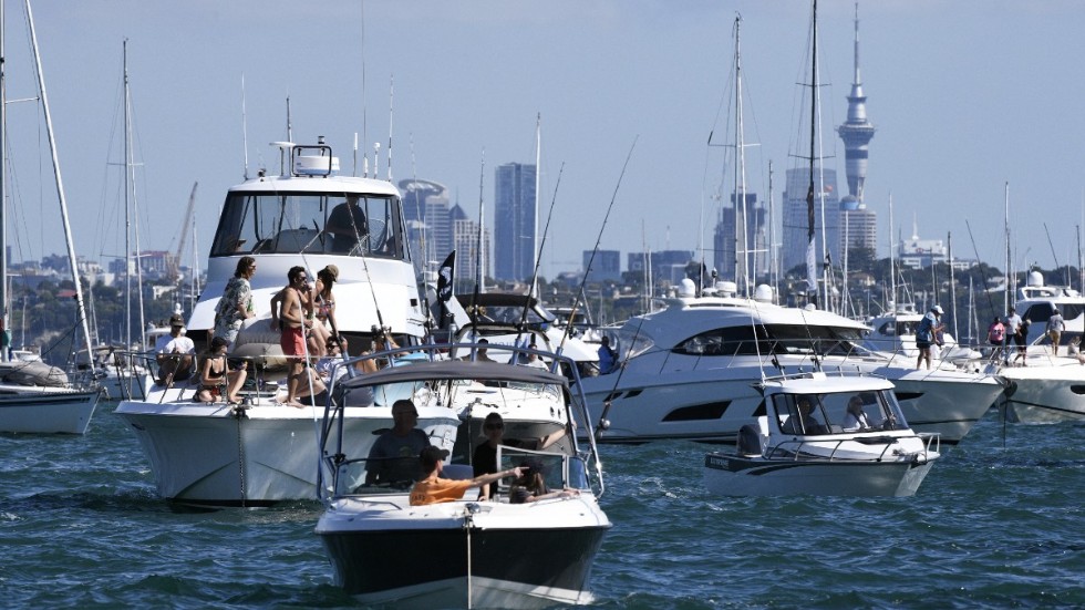 Aucklandborna kunde relativt snabbt återgå till att leva som före pandemin, här har exempelvis människor samlats för att se på America's Cup i mars.