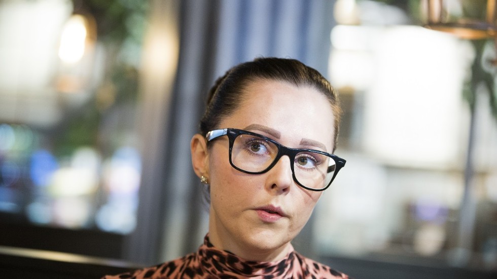 Carolina Nilsson, mannens målsägandebiträde i tingsrätten, menar att hon hade kunnat vara behjälplig med att förmedla skadeståndet. "Men jag har inte fått någon förfrågan", säger hon.