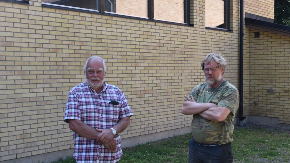 Lars Schedenborg från Björkfors-Oppeby-Bygderådet och Ulrik Saanum (LPo) vill båda att gymnastikhallen ska användas och stå kvar. 