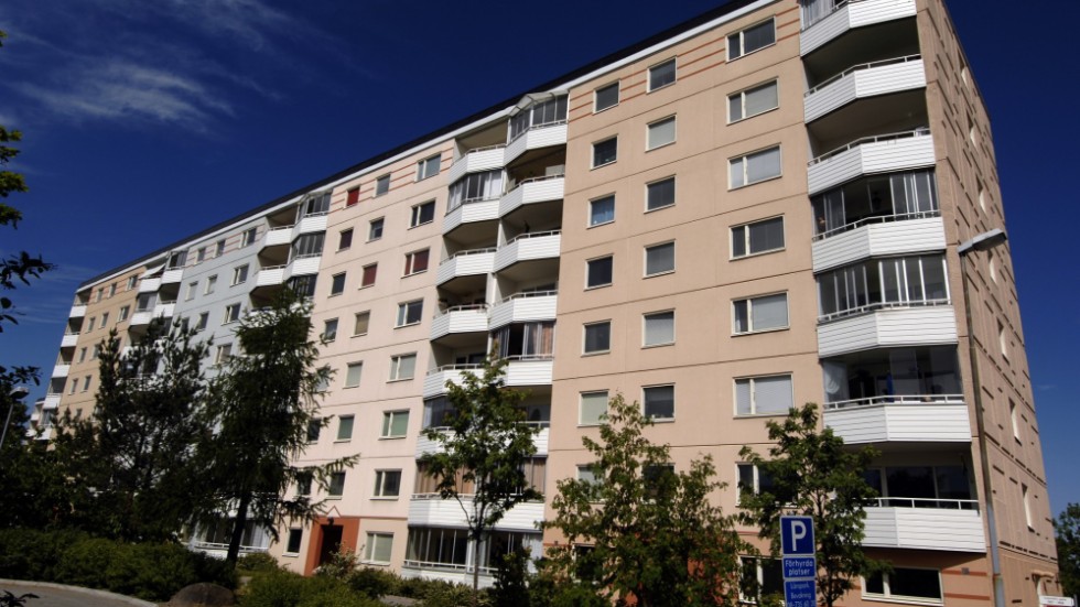 Inflations- och räntechocken gör det svårt för bostadsbolag och Hyresgästföreningen att komma överens om årets hyreshöjningar. Arkivbild