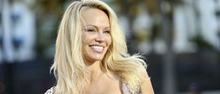 Pamela Anderson ger ut självbiografi