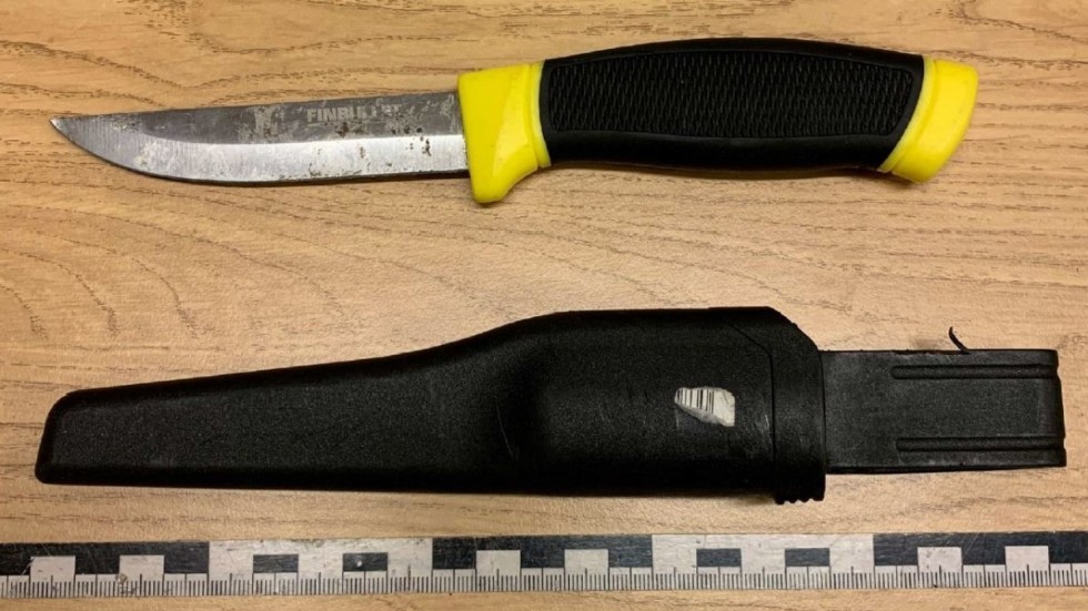 Kniven som användes i samband med rånet hittades i bilen när männen greps. Bilden är från förundersökningen.