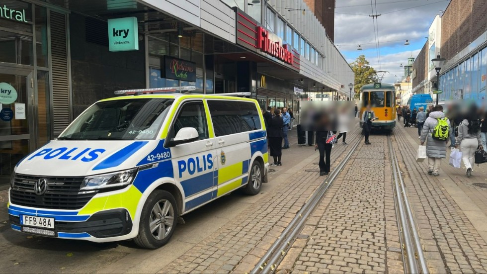 En man blev på tisdagseftermiddagen misshandlad vid en restaurang på Drottninggatan.