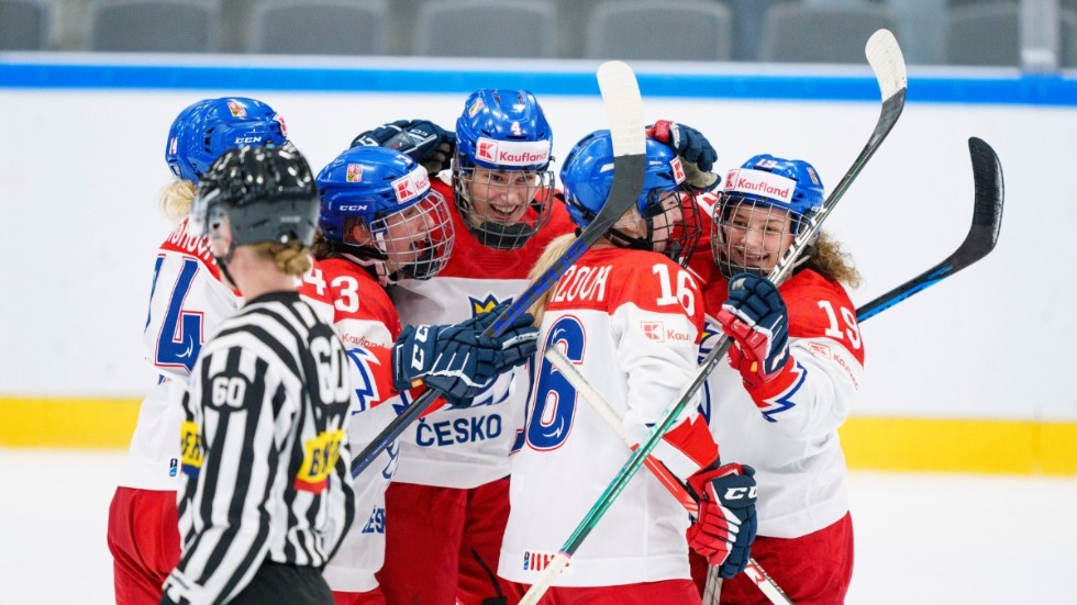 Tjeckiska spelare jublar under bronsmatchen.